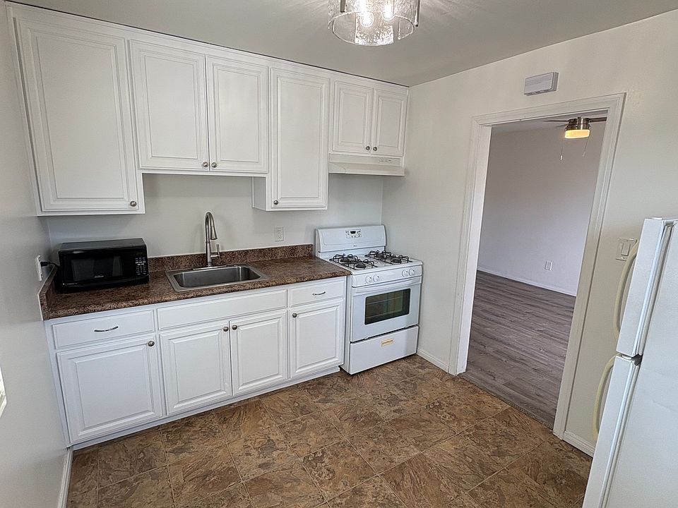 1st image of 515 Ivy Ln APT 6