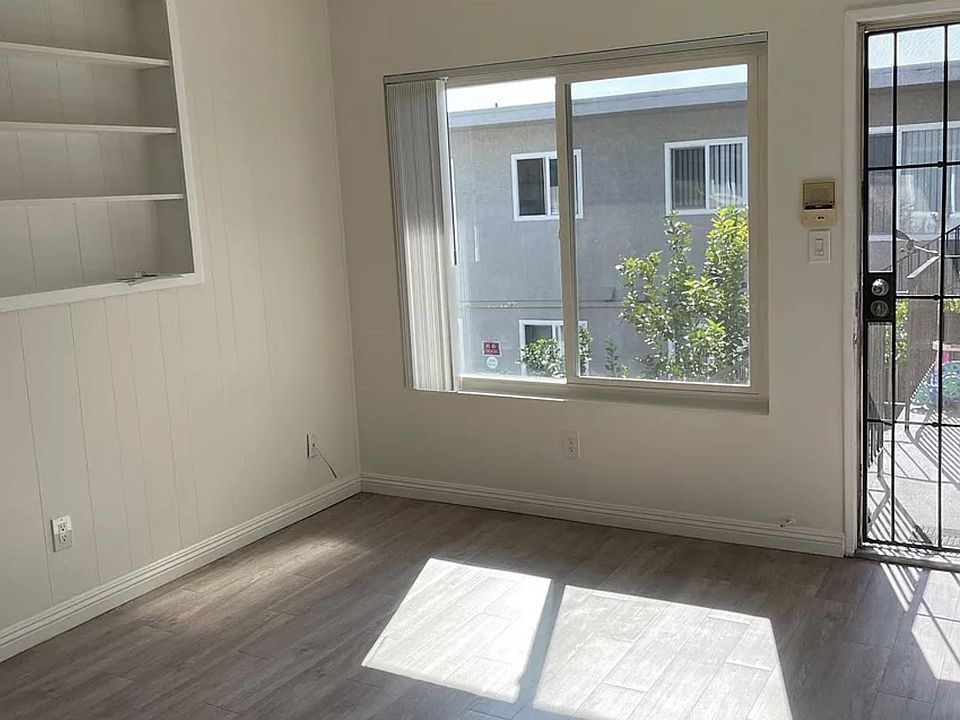1st image of 3854 42nd St #8