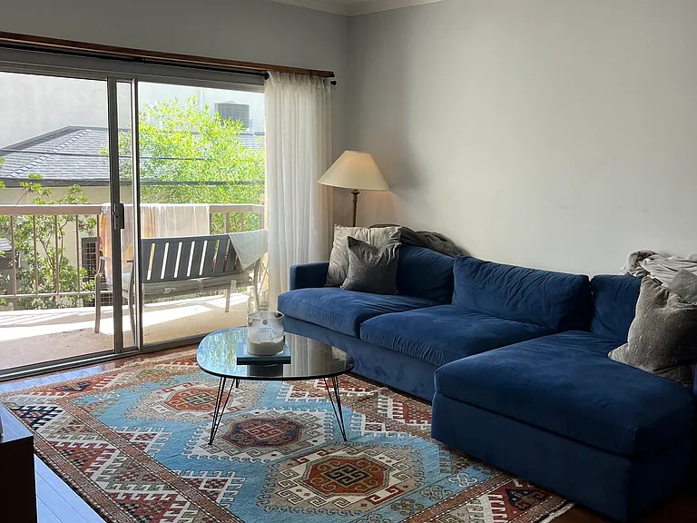 612 S Barrington Ave — Photo 3
