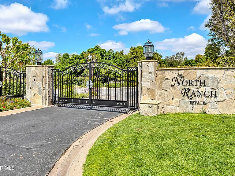 1687 Castlebridge Ct — Photo 58