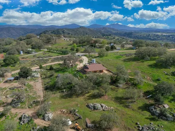 24710 Sutherland Dr, Ramona, CA 92065