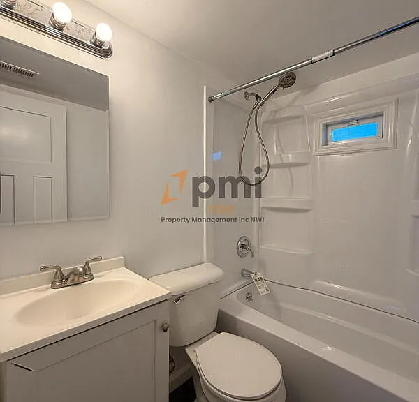 669 Lake St #1 — Photo 8