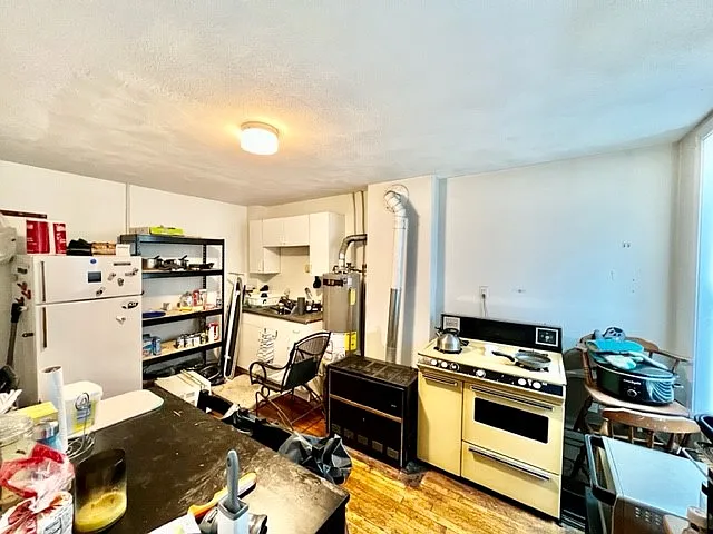 31 Thacher St #5R — Photo 10
