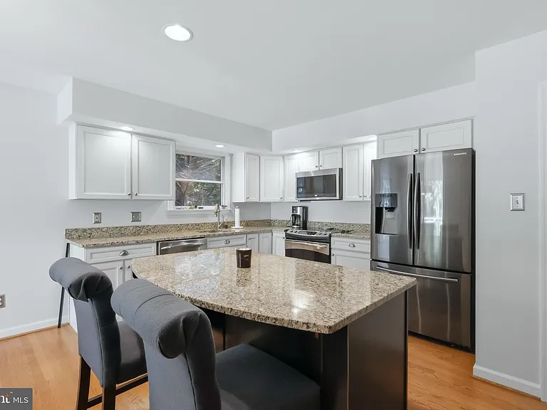 900 Hickory Cir — Photo 6