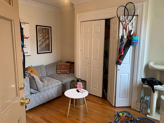4th image of 837-839 W Cornelia Ave #837-3E