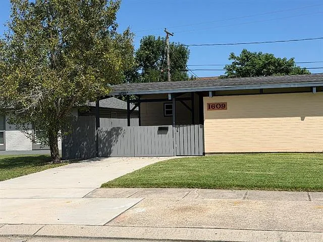 3 bed, 2.0 bath, 1280 sqft, $1,700 — Photo 2