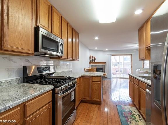 5th image of 1034 N Earls Ct