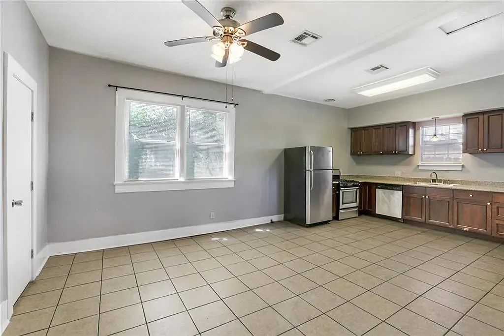 2 bed, 880 sqft, $1,750 — Photo 2