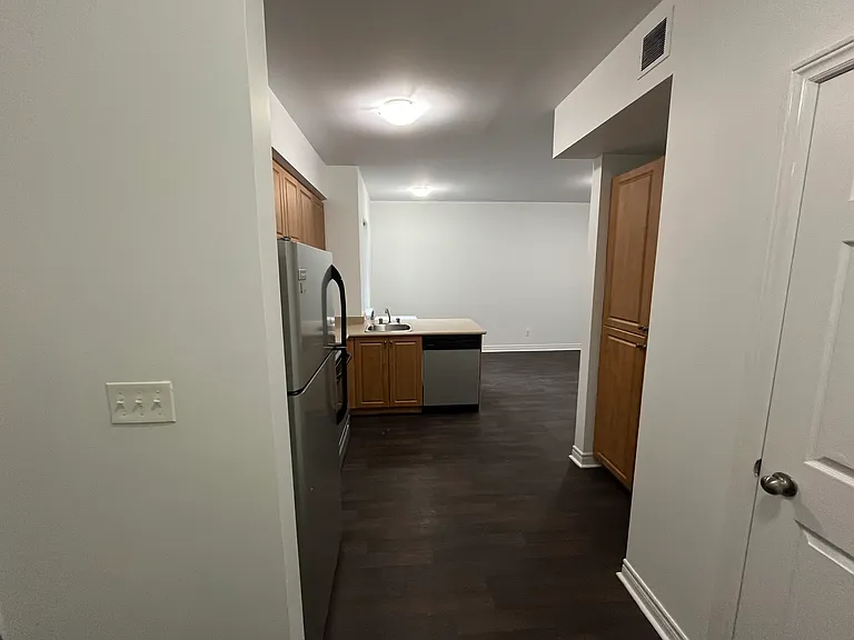 940 Bloor St W #202 — Photo 5
