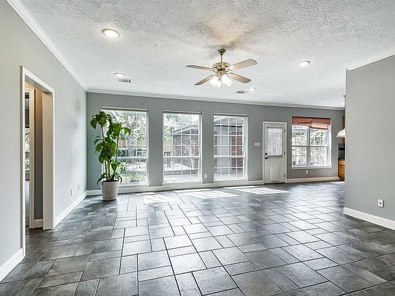 5th image of 1402 Crescent Green Dr