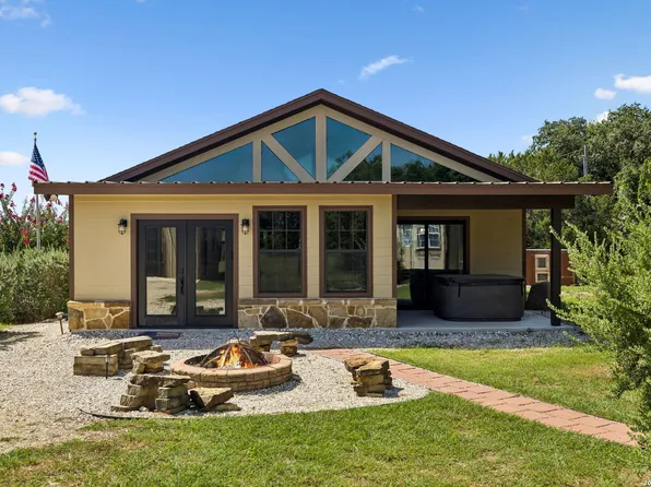 1355 BROAD OAK DR, Bandera, TX 78003