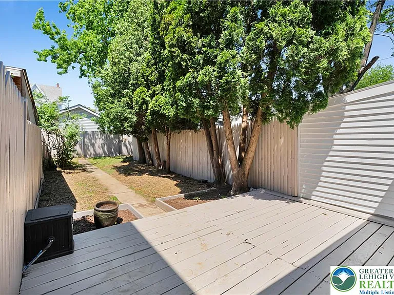 128 W Fairview St — Photo 28