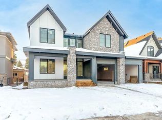 15 E 42nd St SW, Calgary, AB T3C 1Y2