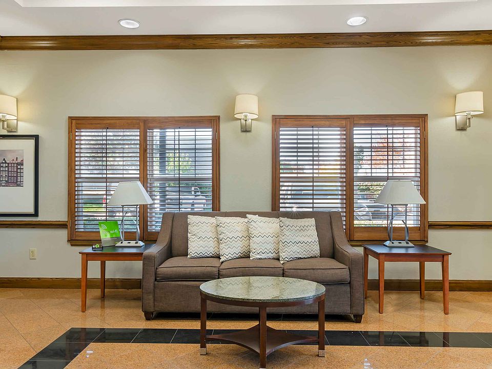 Lobby and Guest Check-in
