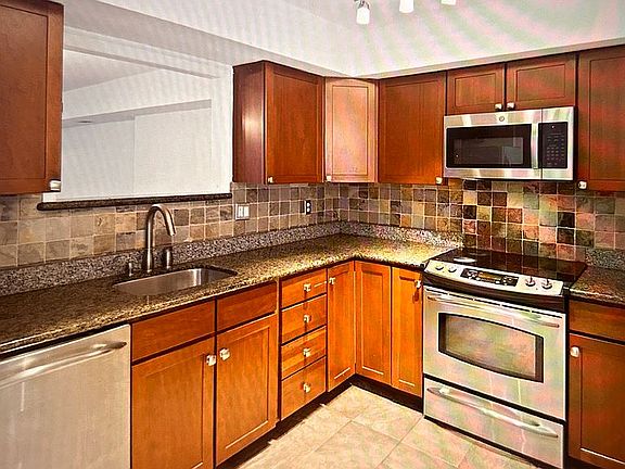 4th image of 214-30 N 22nd St Unit Dr13l