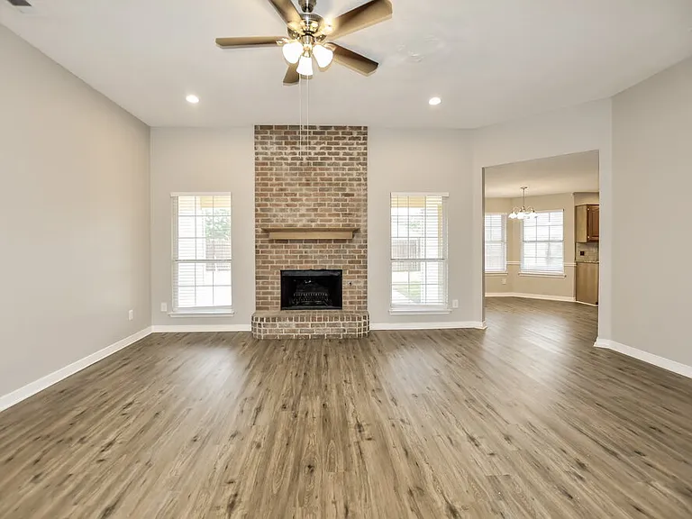 105 Princeton Cir — Photo 4