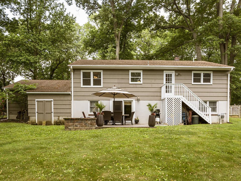2nd image of 34 Heron Rd