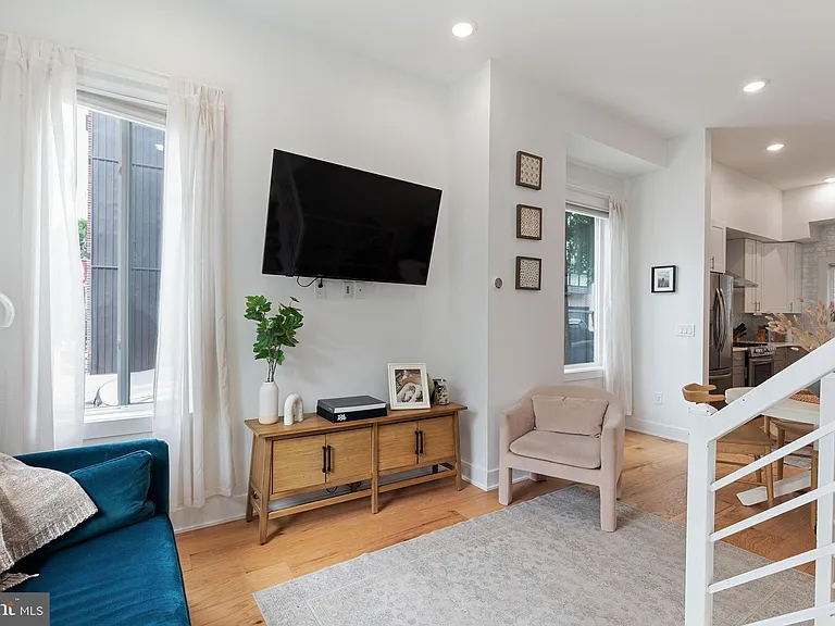 2224 Amber St #4 — Photo 8