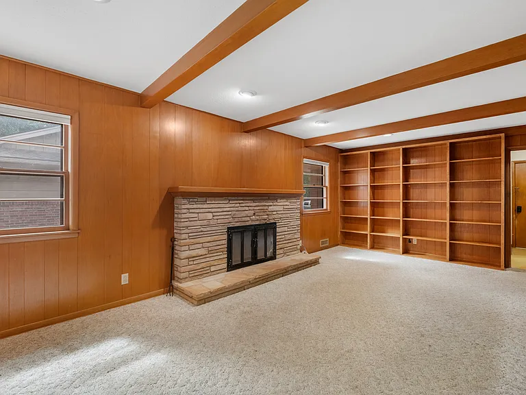 900 N Saint James Pl — Photo 8