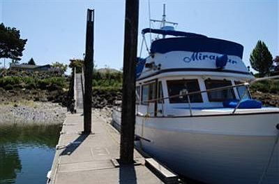 1/2 of 60' dock,20amp