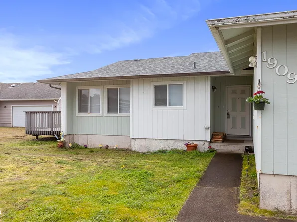 1909 NW Marineview Dr, Waldport, OR 97394