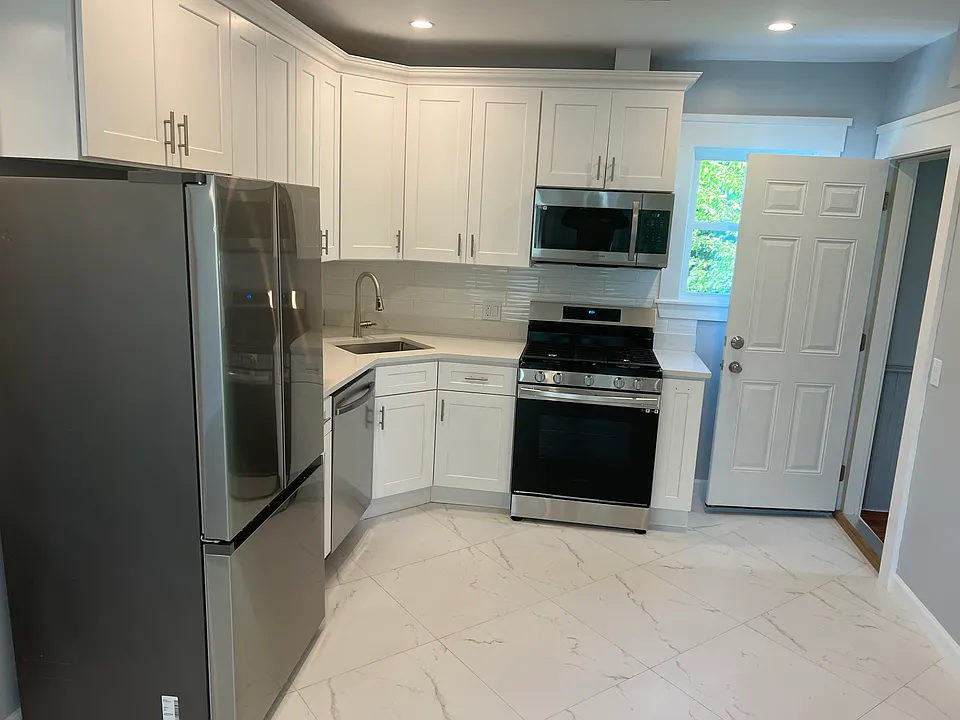 31-33 Raymond Ave #2