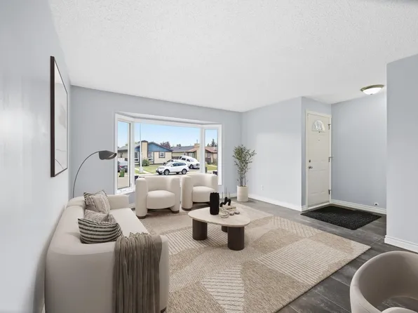 3220 44a St NW, Edmonton, AB T6L 4W9