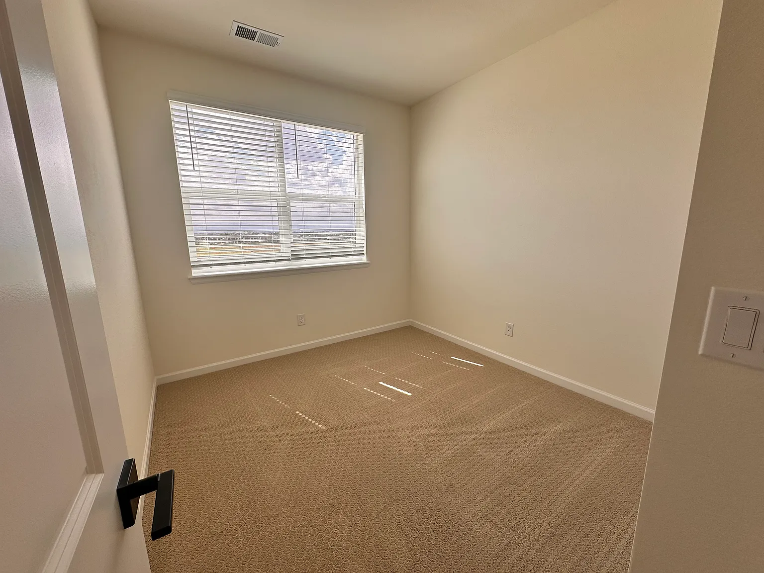 4 bed, 3.5 bath, 1775 sqft, $3,300 — Photo 2