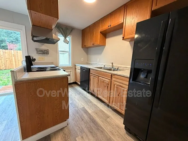 2 bed, 1.0 bath, 847 sqft, $1,550 — Photo 2