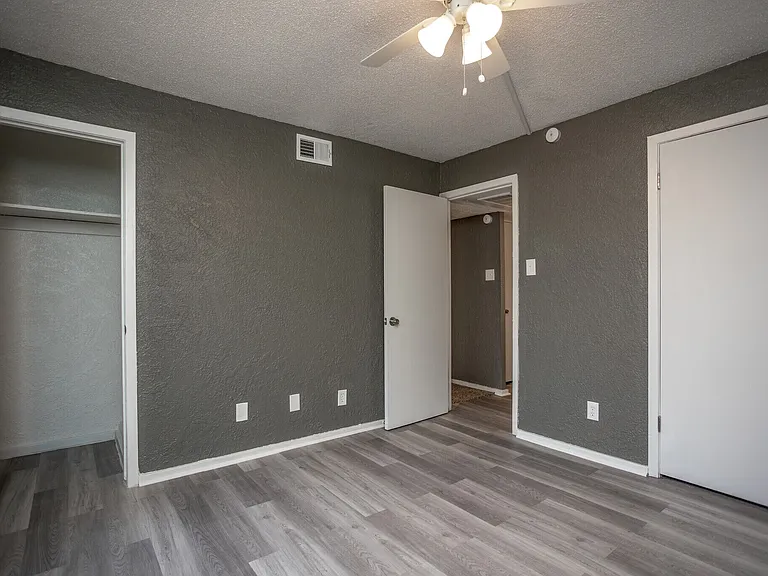 Garland Oaks Apartments — Photo 10