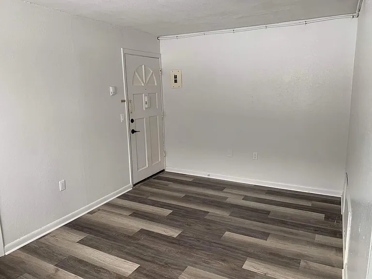 322 S Flower St #5 — Photo 4
