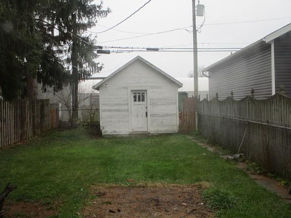 3rd image of 1030 Broadway St