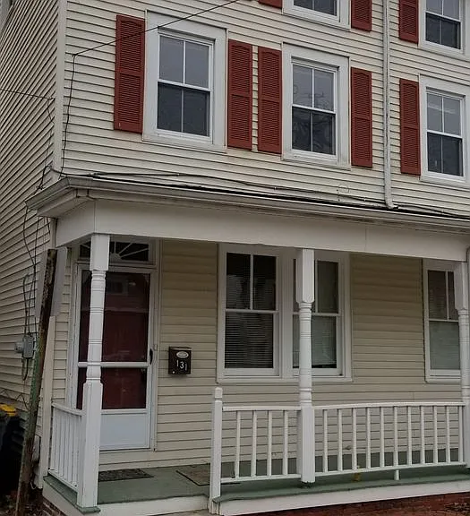 131 N Main St — Photo 1