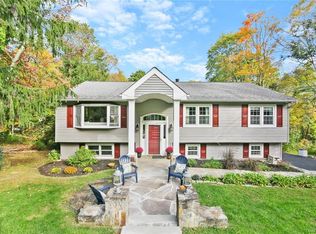 40 Hillside Ter, Mahopac, NY 10541