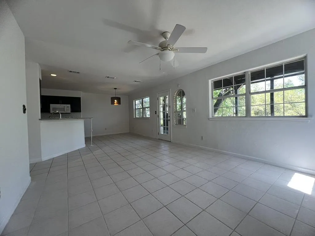 568 Lake Forest — Photo 4