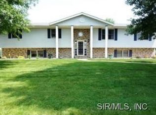 623 E Brentmoor Dr, Troy, IL