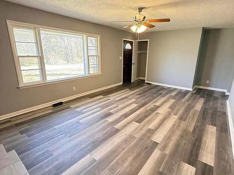 1453 S Fort Ave — Photo 5