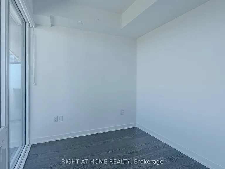 448 Burnhamthorpe Rd W — Photo 13