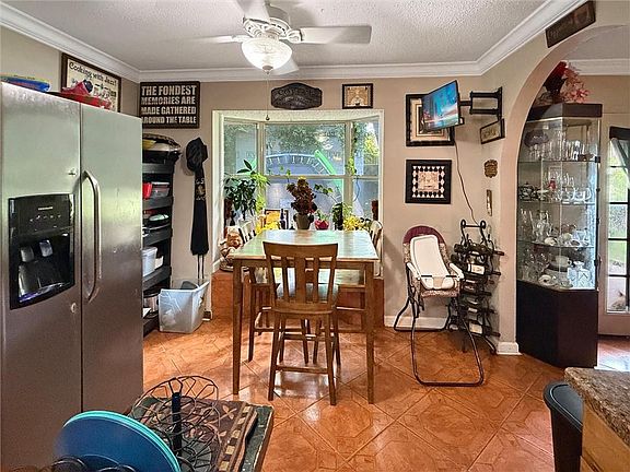 4th image of 4038 Riviera Dr