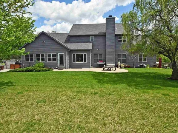 S10505 Troy Rd, Sauk City, WI 53583