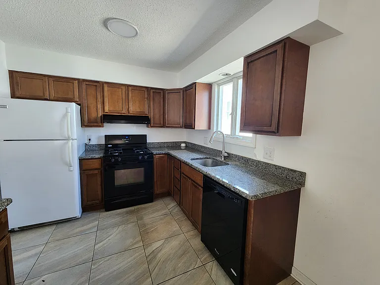 106-108 N Dudley Ave #1 — Photo 3