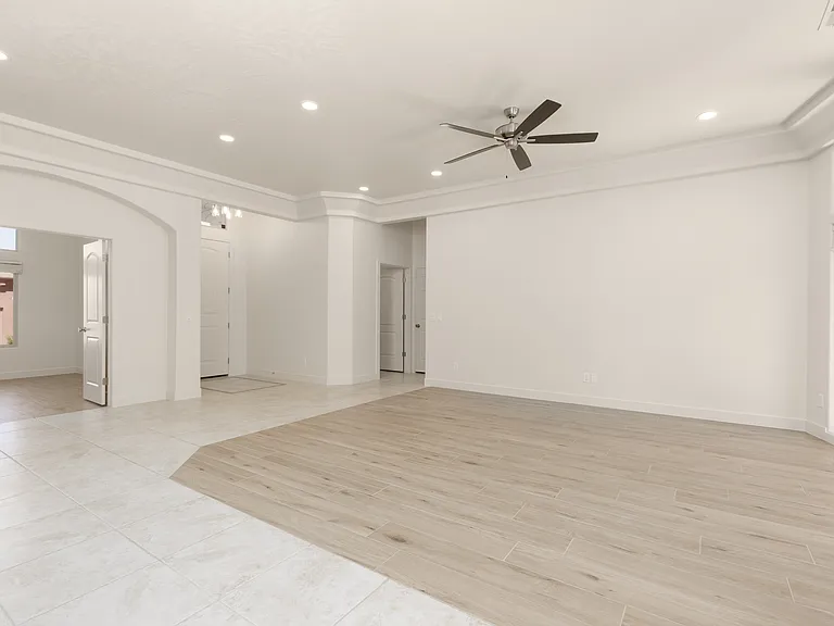 1584 N Raven Ln — Photo 4