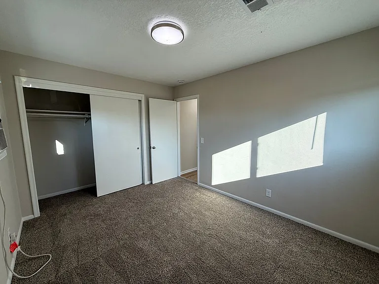 2606 E Hennepin Ave — Photo 11