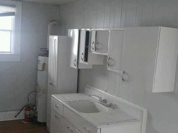 3rd image of 915 E Palmetto St #7