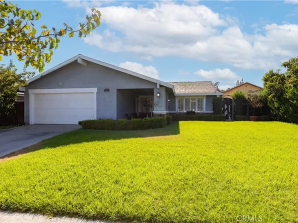 222 N Arrowhead Dr, Rialto, CA 92376