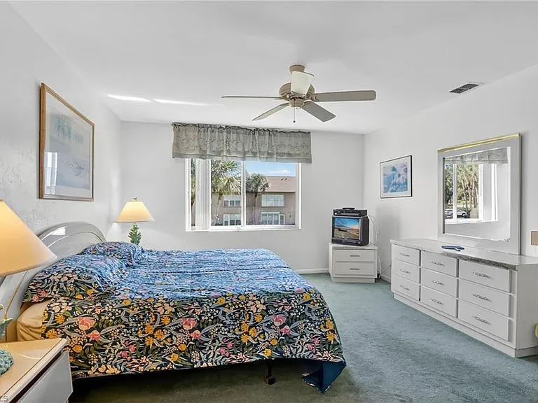 4210 Looking Glass Ln #4210 — Photo 17