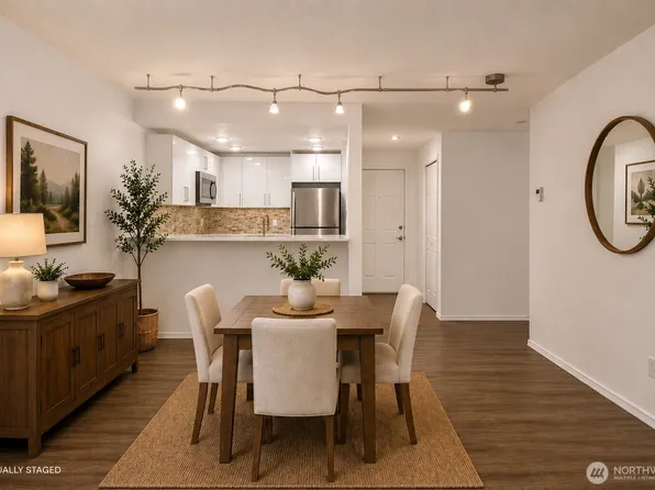 13717 Linden Avenue N #221, Seattle, WA 98133