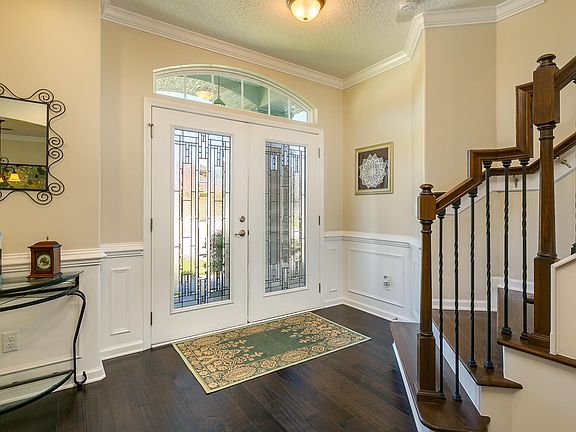 5th image of 264 Ellsworth Cir