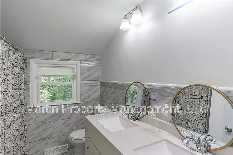 4 bed, 2.5 bath, 1801 sqft, $4,900 — Photo 2