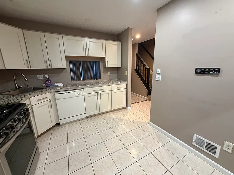 161 Patriots Ct — Photo 2